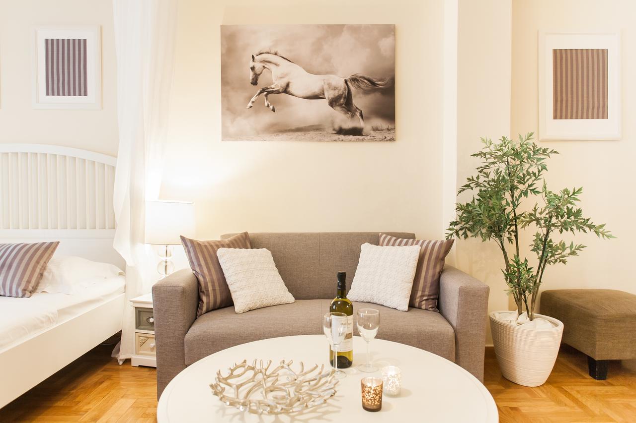 Athenian Home By Livin Urbban Eksteriør billede